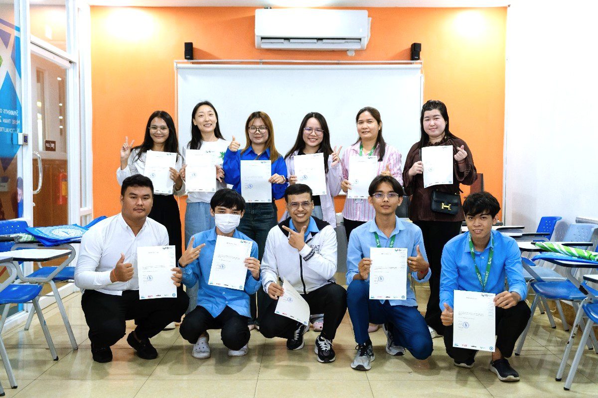 How Students Gain Confidence and Improve English While CELTA Trainees Become Skilled Teachers